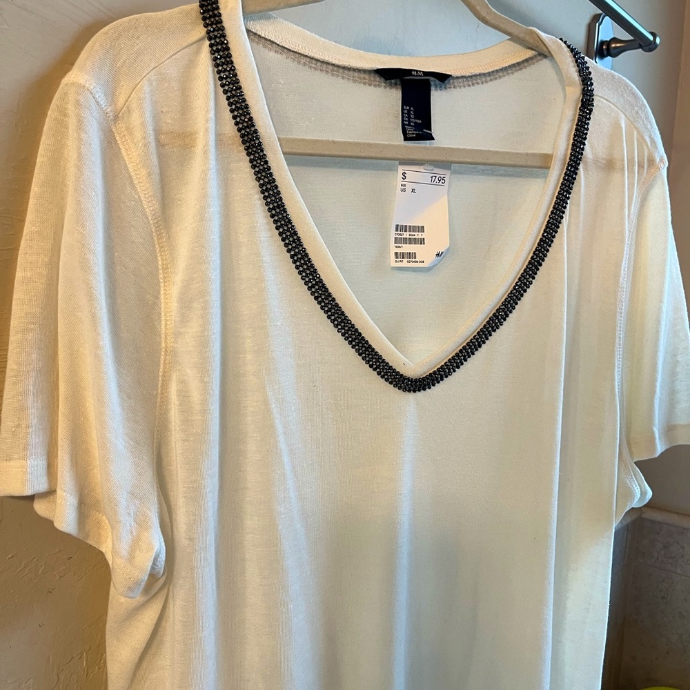 NWT-Brunello Cucinelli style shirt. Cream with dark gray faceted gems